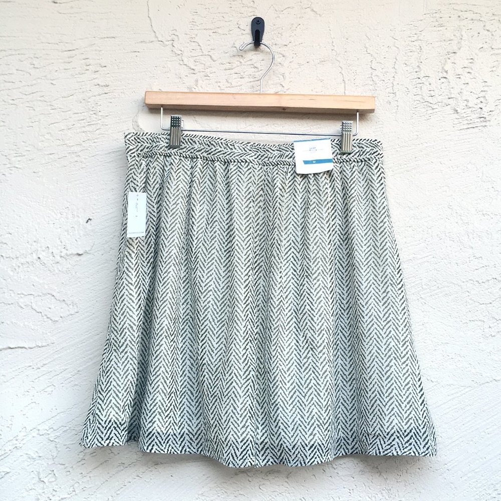 Old Navy Pleated Chiffon Pull-On Mini Skirt (US M)